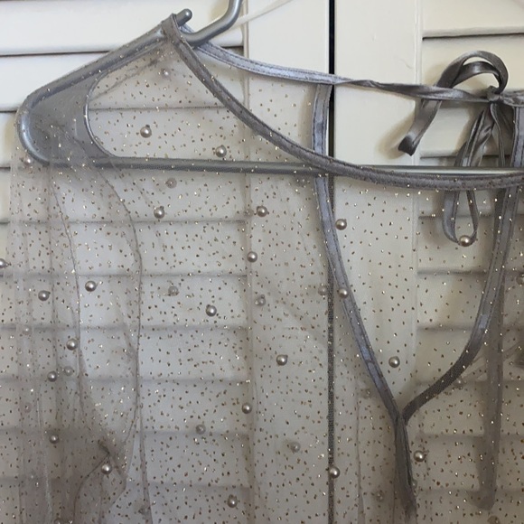 Beautiful top - Picture 3 of 4